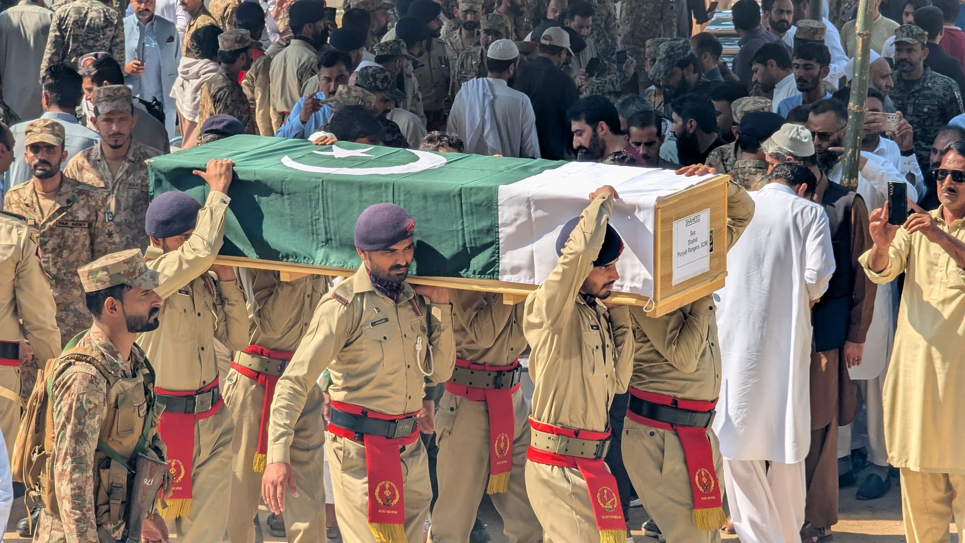 Six Pakistani soldiers killed in border clashes