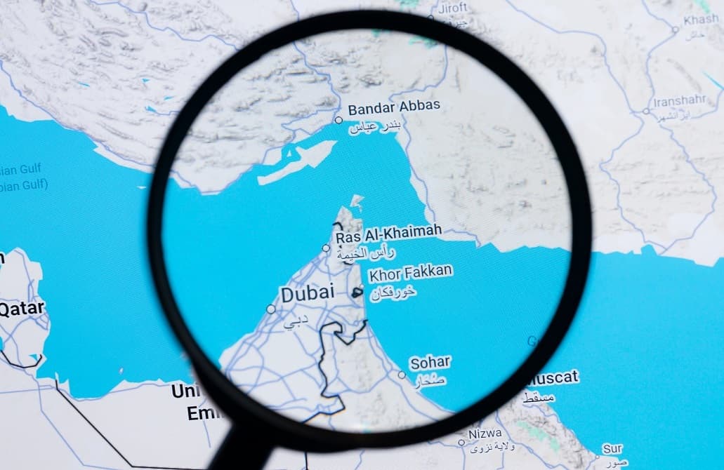 هيئة بحرية بريطانية: إصابتان في هجوم على سفينة هرمز