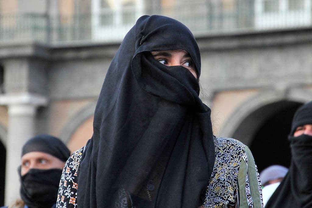 Italy bans burqa and niqab in schools