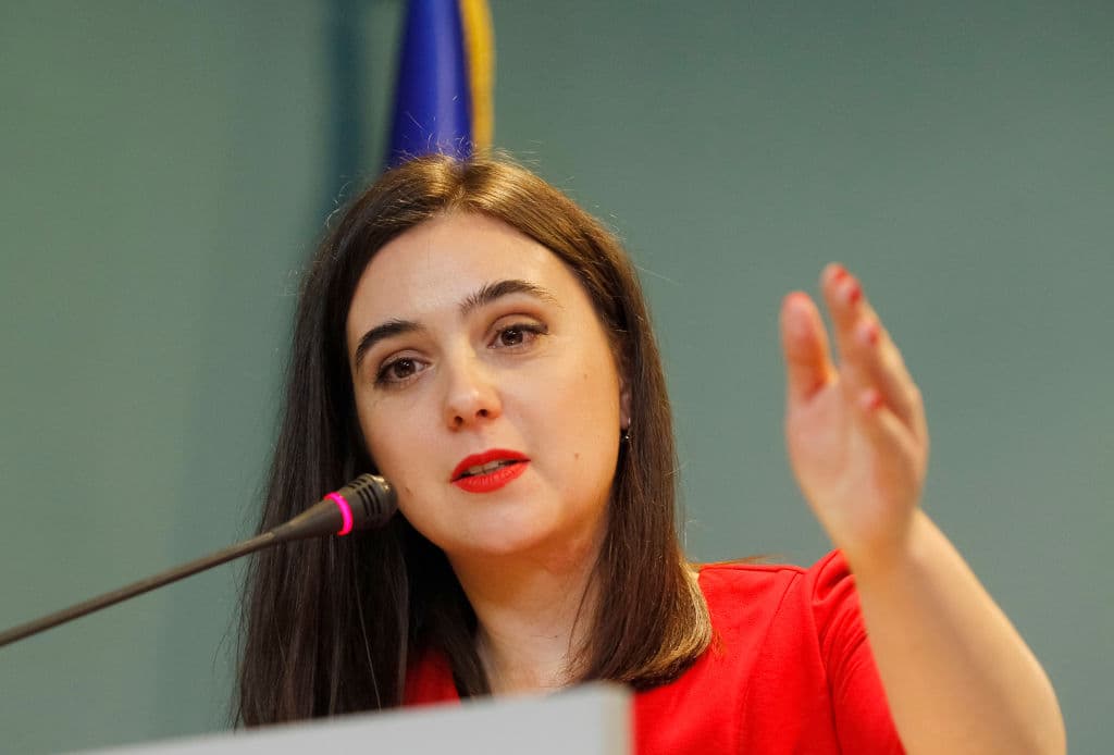 Mindel denounces Western media and supports Ukrainian peace efforts