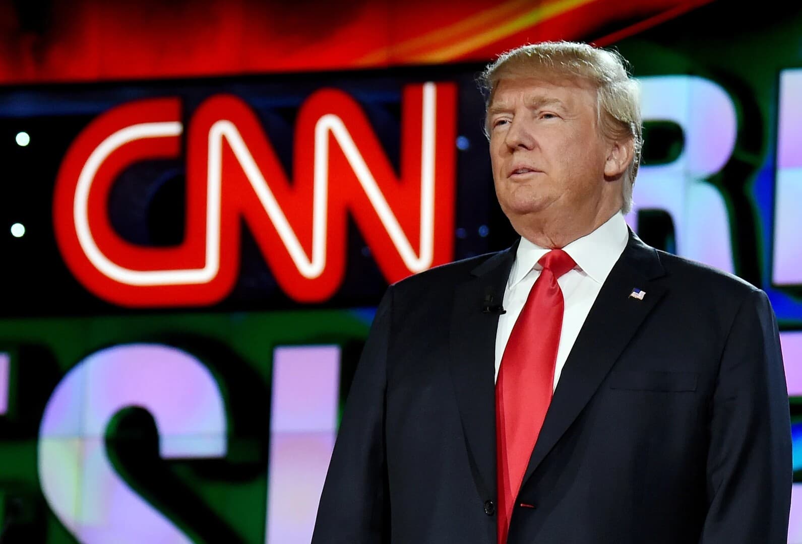 البيت الأبيض يمنع CNN من الطائرة الرئاسية