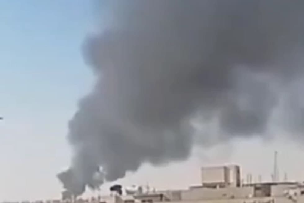دخان ونيران حول منشأة أرامكو بالرياض