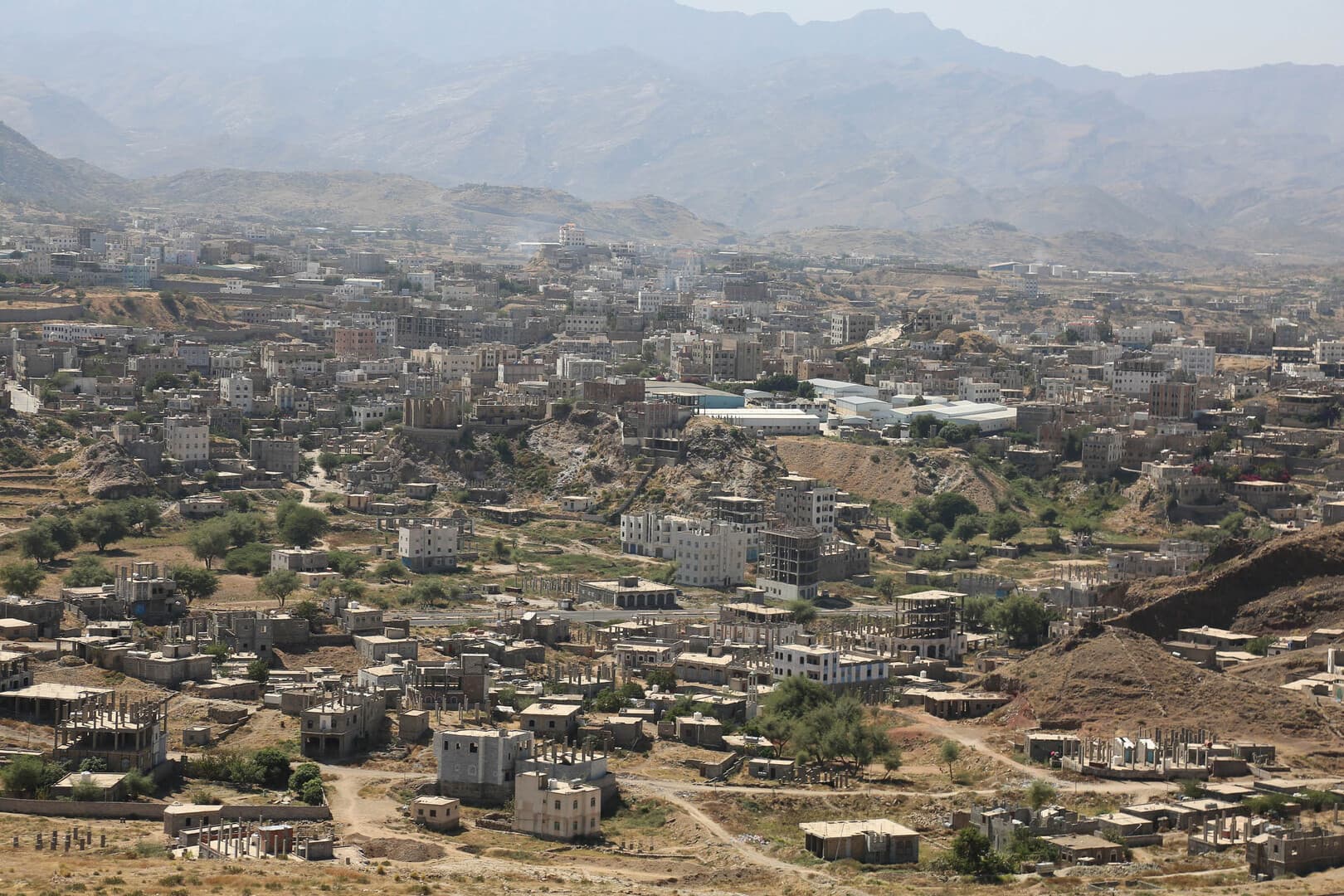 Houthis Gain Control in Taiz and Block Key Road