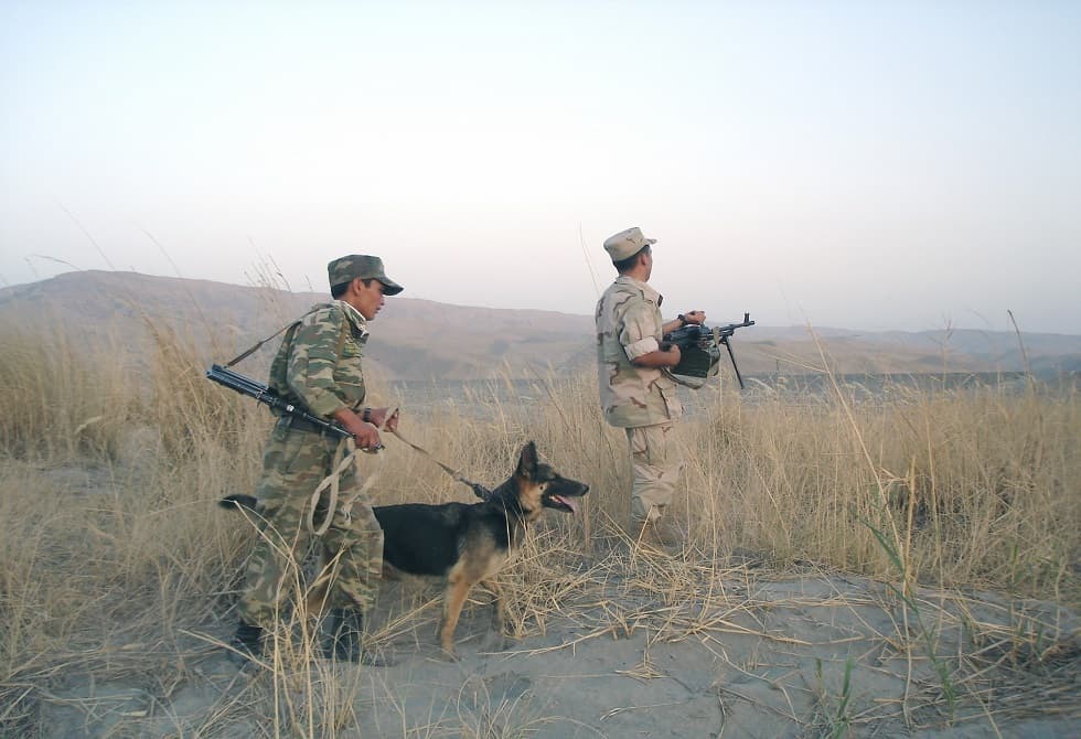 Russia monitors Tajik-Afghan border security