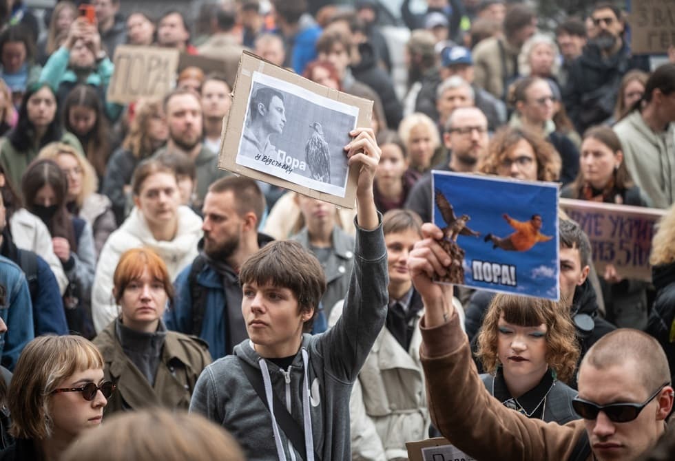 Kyiv heating crisis sparks mayor protests