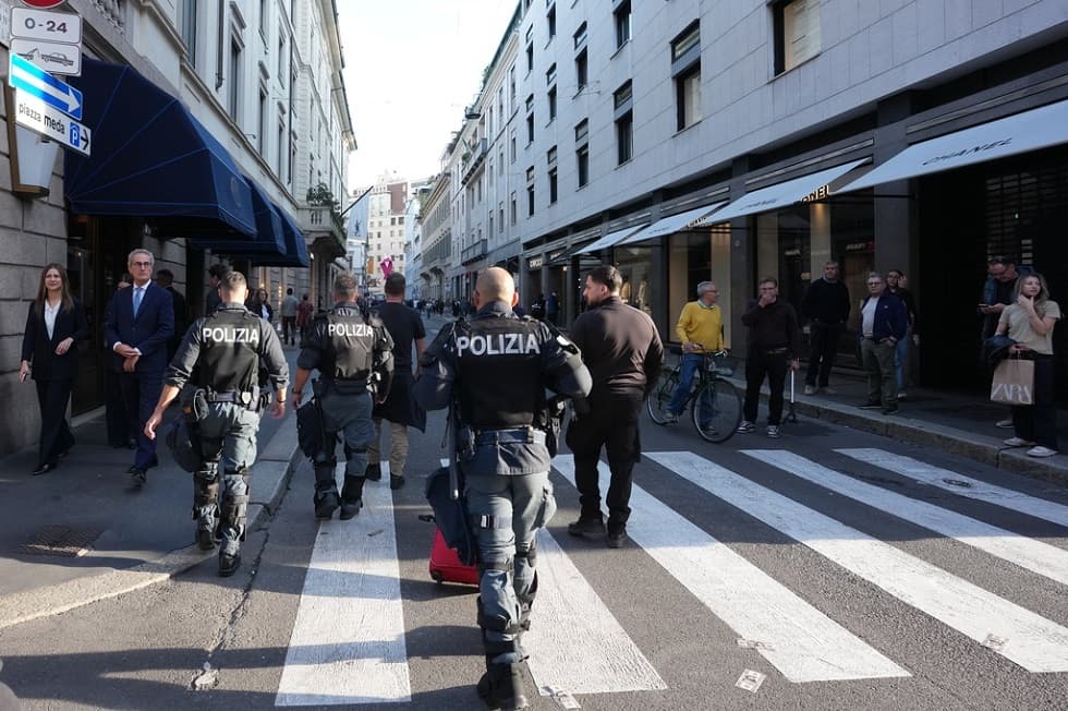 Italian Defense Minister Links Riots to Hybrid Warfare
