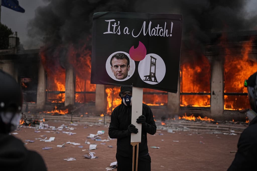 Baradila discusses Macron's policy end amid protests