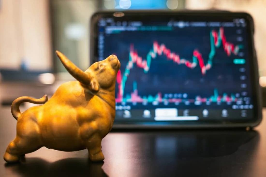 Wall Street Gains as Tech Stock Speculation Boosts Markets