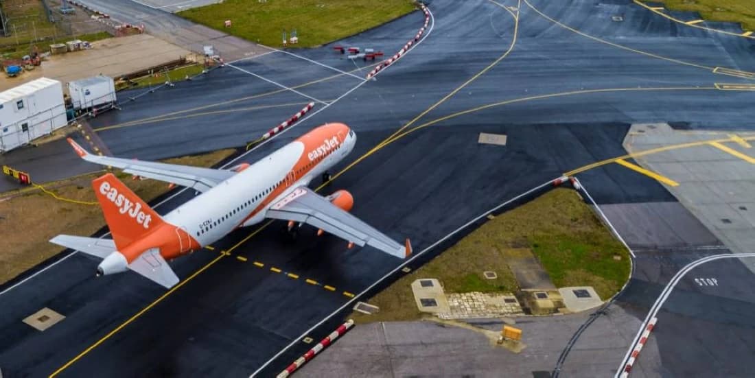 U.S. $7.7 Billion Bid Sparks Takeover Battle for British Airline EasyJet