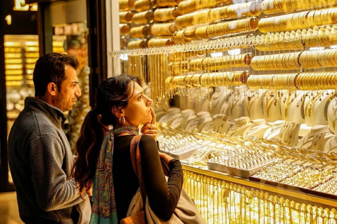 Gold suffers weekly losses amid rising US interest rate hike bets
