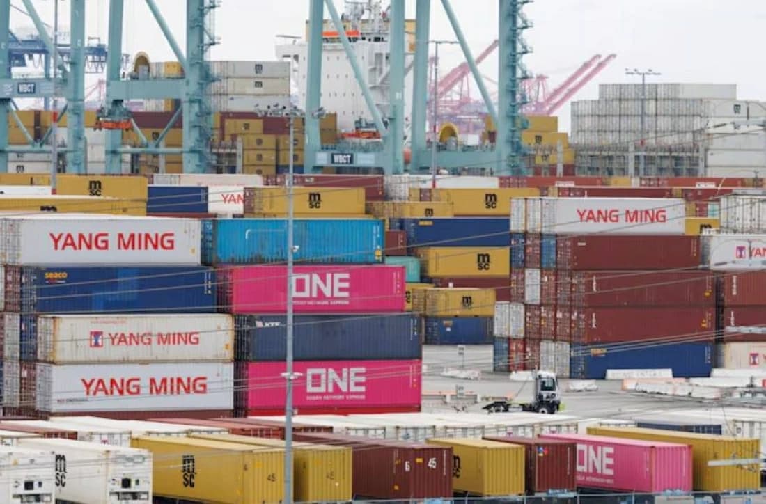 U.S. trade deficit falls to $73.3B in June