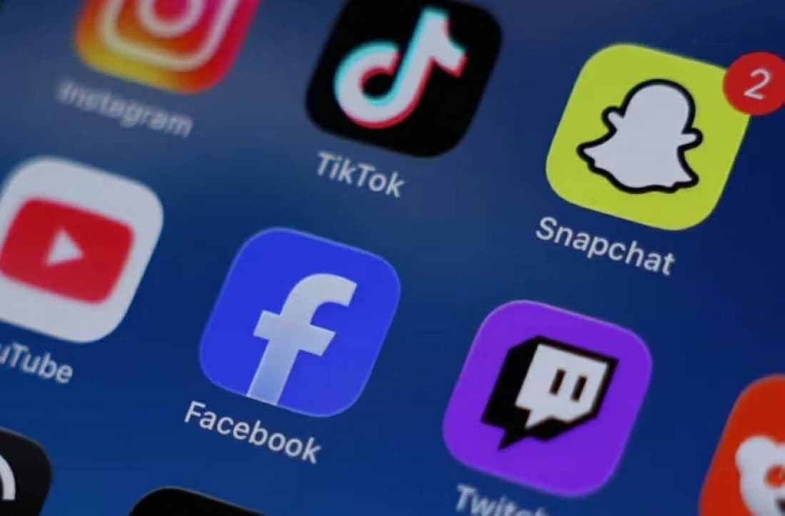 أغلبية أمريكية تدعم قيوداً على وسائل التواصل