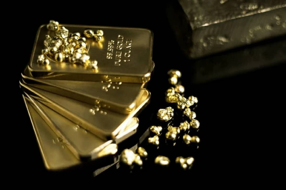 Gold gains 1.9% to $4395