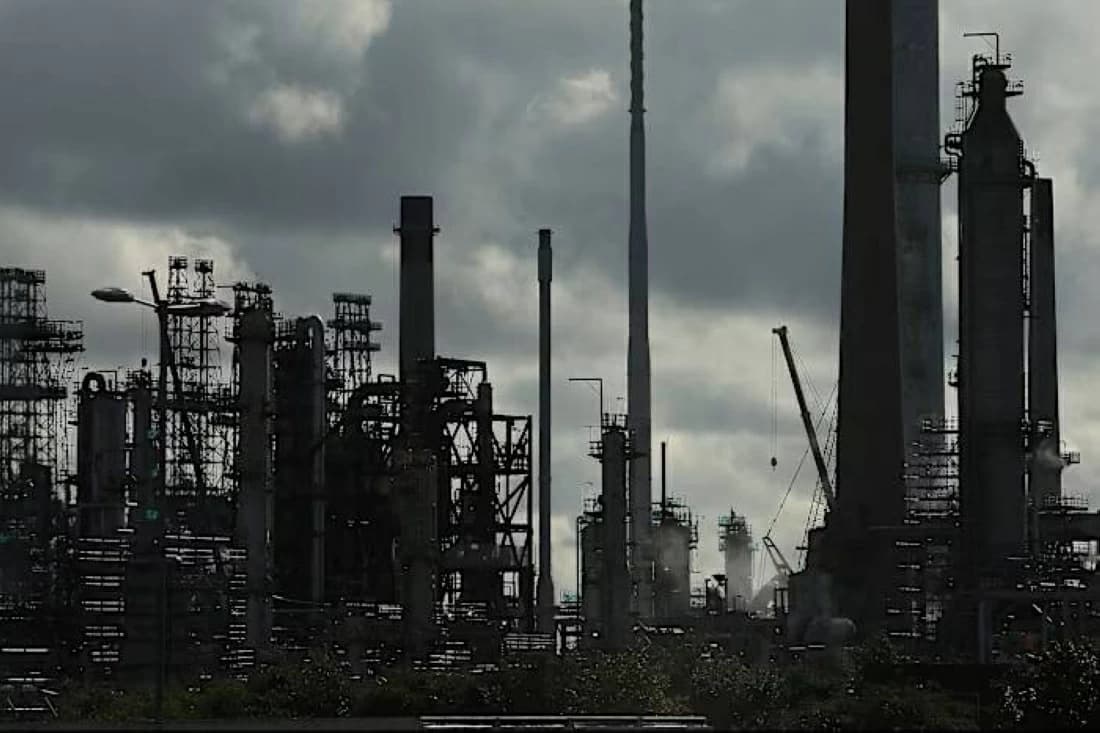 Refinery closures persist in war zones