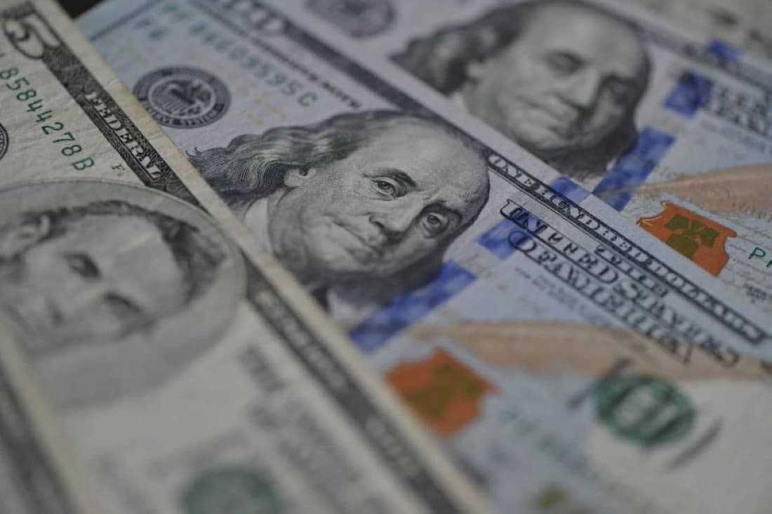 الدولار ثابت قبل جاكسون هول والين يترقب إشارات بنك اليابان