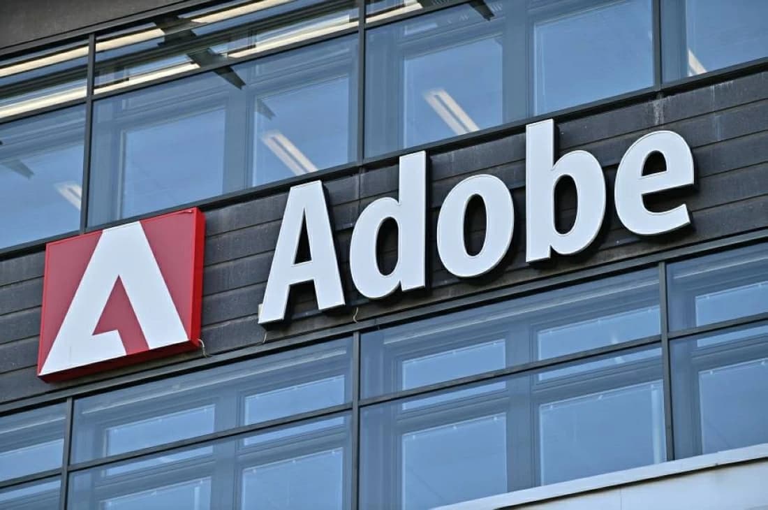 أدوبي تقدم أدوات AI مجاناً بالسعودية