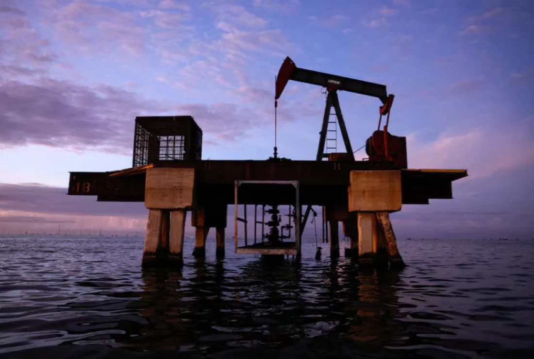 Suspect in money laundering joins Washington on Venezuelan oil