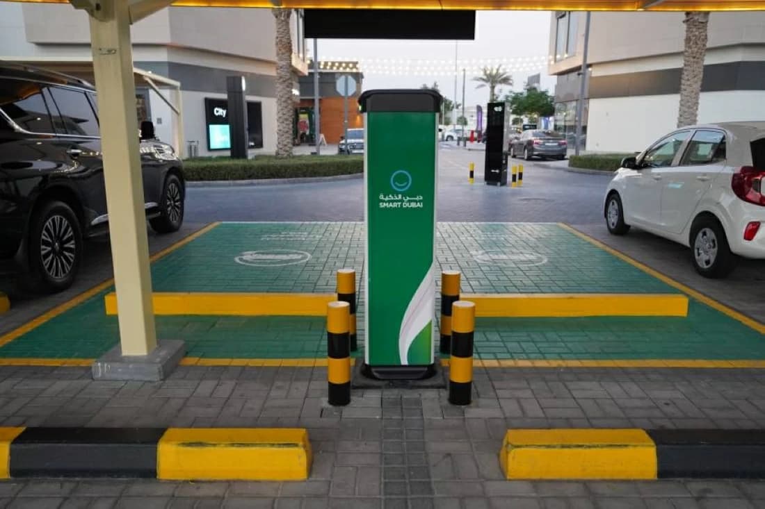 الإمارات تتفوق خليجياً في التنقل الكهربائي