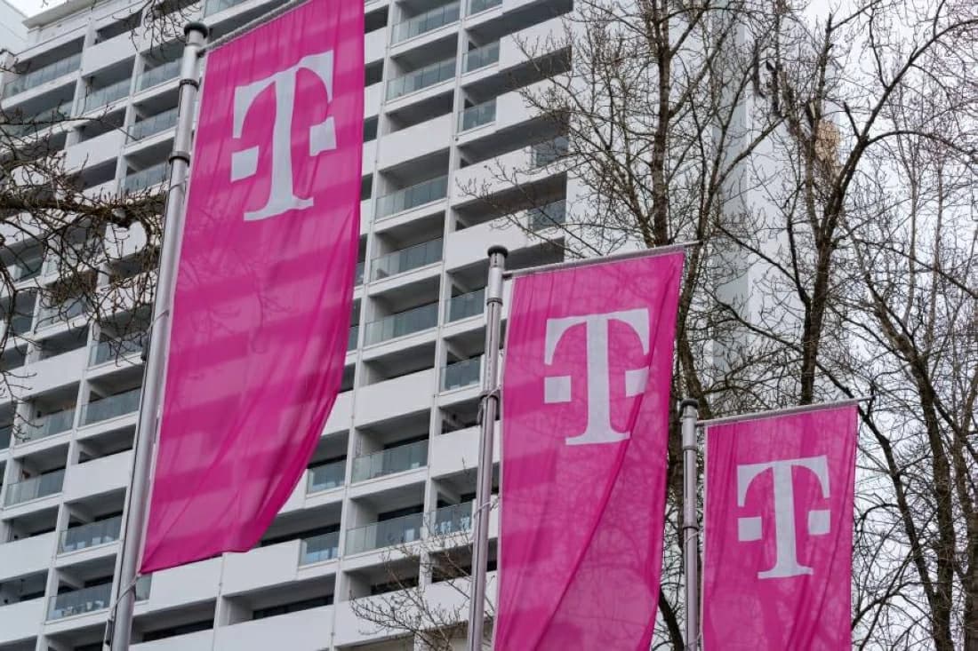 Deutsche Telekom shares fall 7% on SpaceX deal