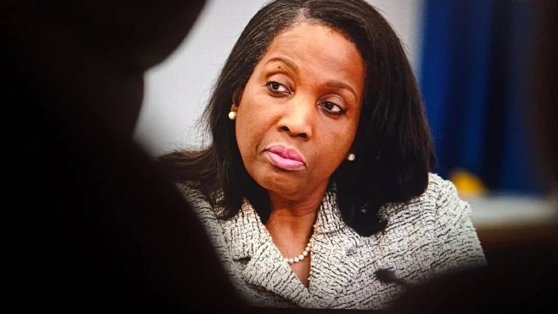 ترامب يفتتح تحقيقا مع ليزا كوك
