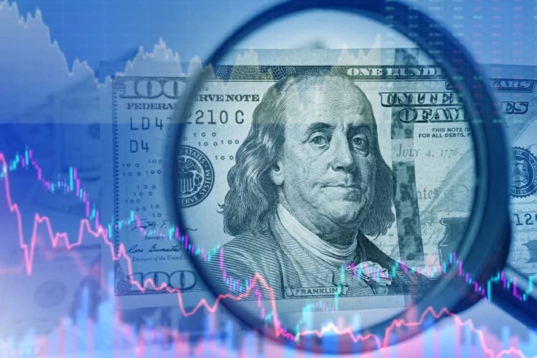 Dollar falls as yen climbs on inflation outlook