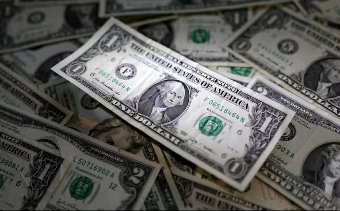 الدولار يتراجع بعد ارتفاع السندات