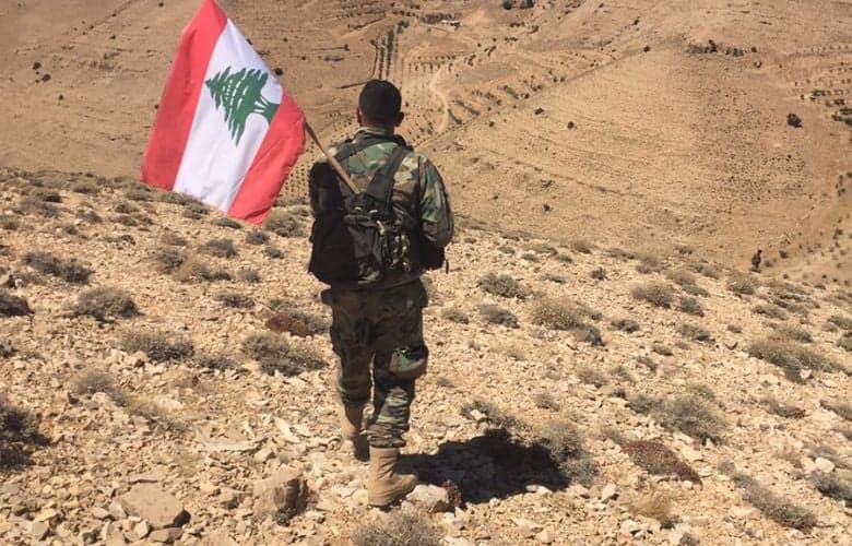الجيش يُصيب 3 عسكريين أثناء تفكيك ذخائر في زوطر