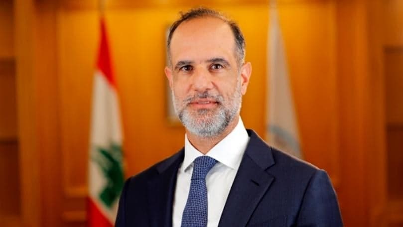 Painter calls for quick road repairs in Al-Khourb