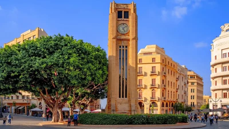 جلسة تشريعية واحتجاجات داخل وخارج البرلمان