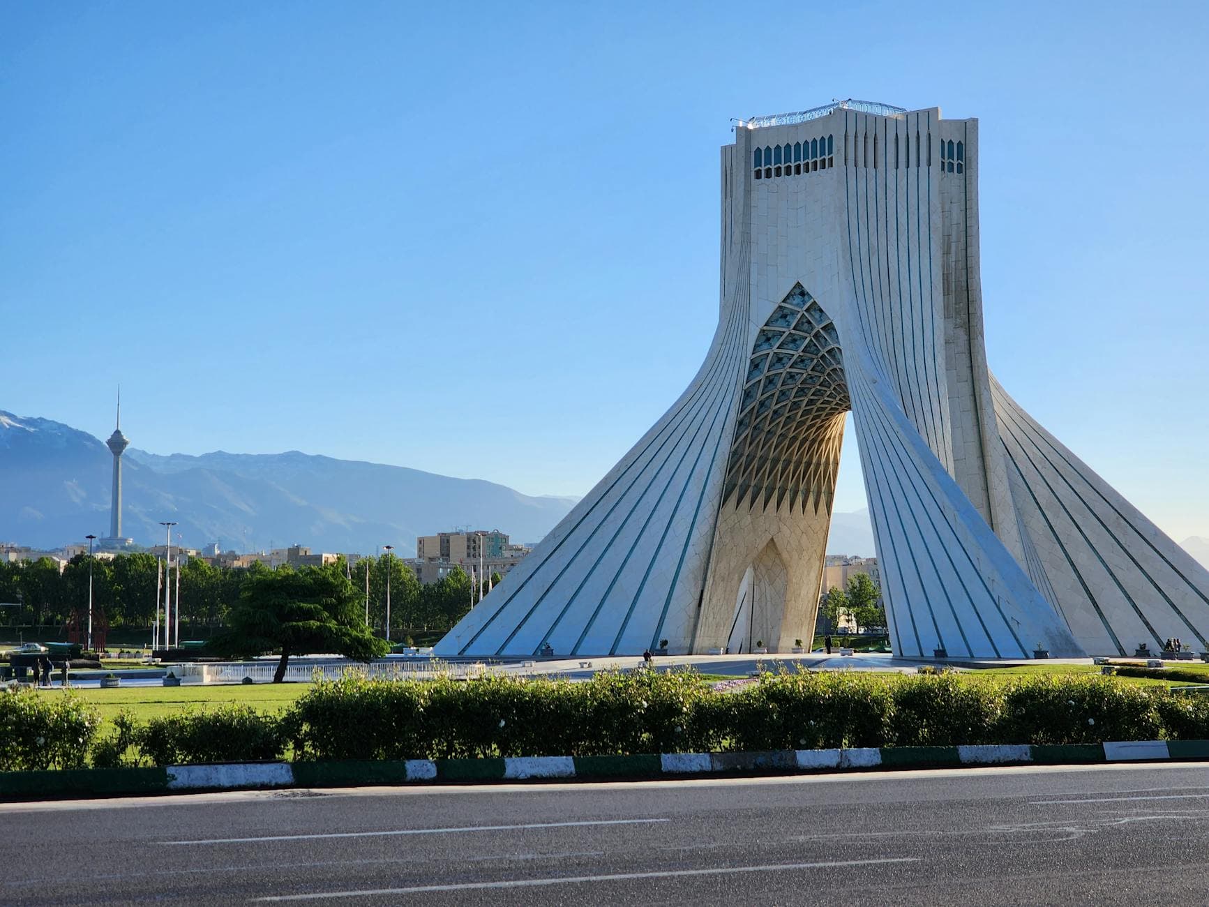 Iran Engages Oman on Hormuz Talks