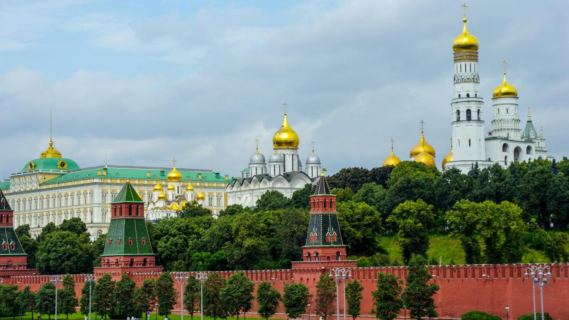 Ukraine fires 650 drones at Moscow