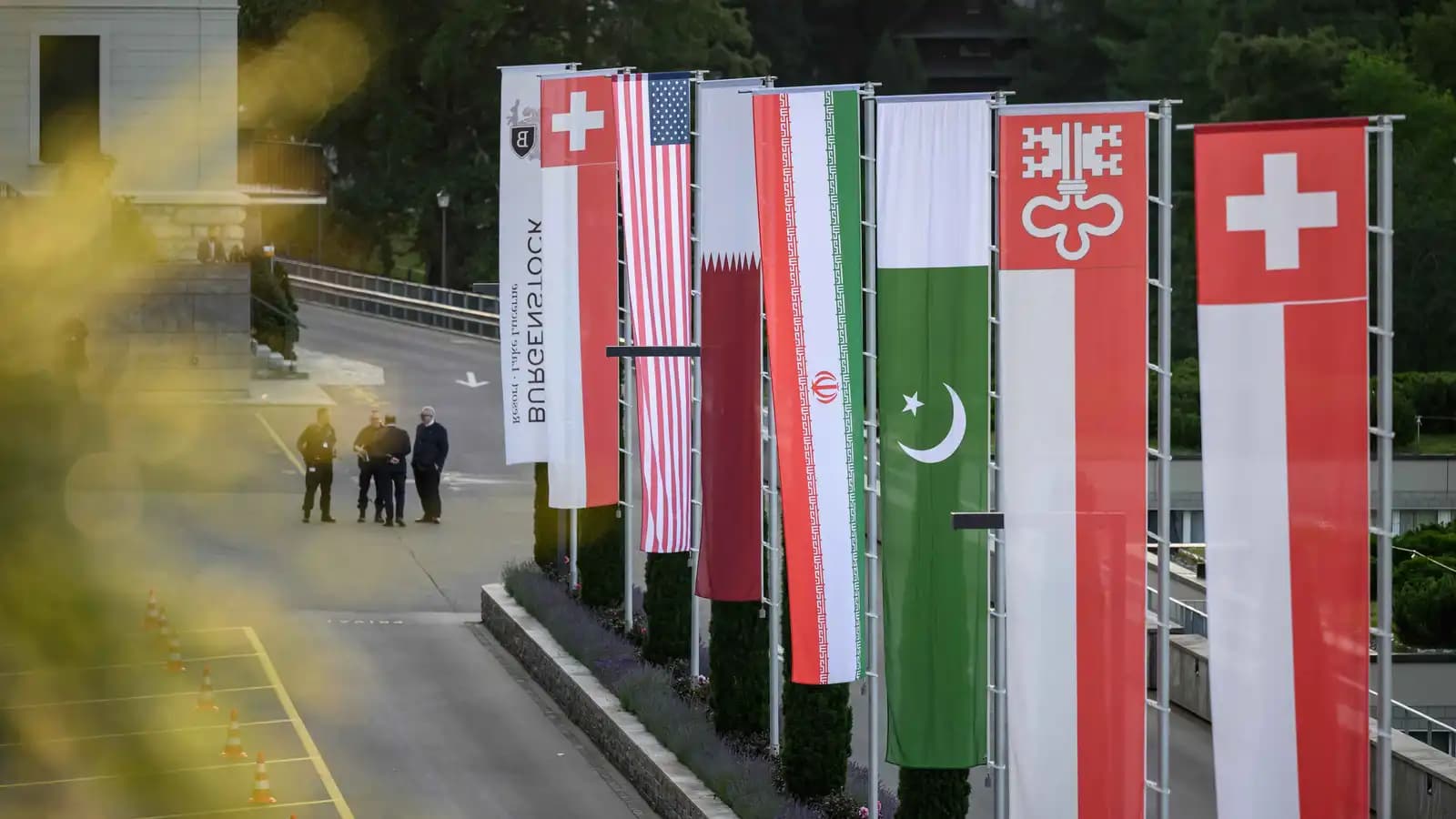 Pakistani and Iranian ministers discuss regional issues