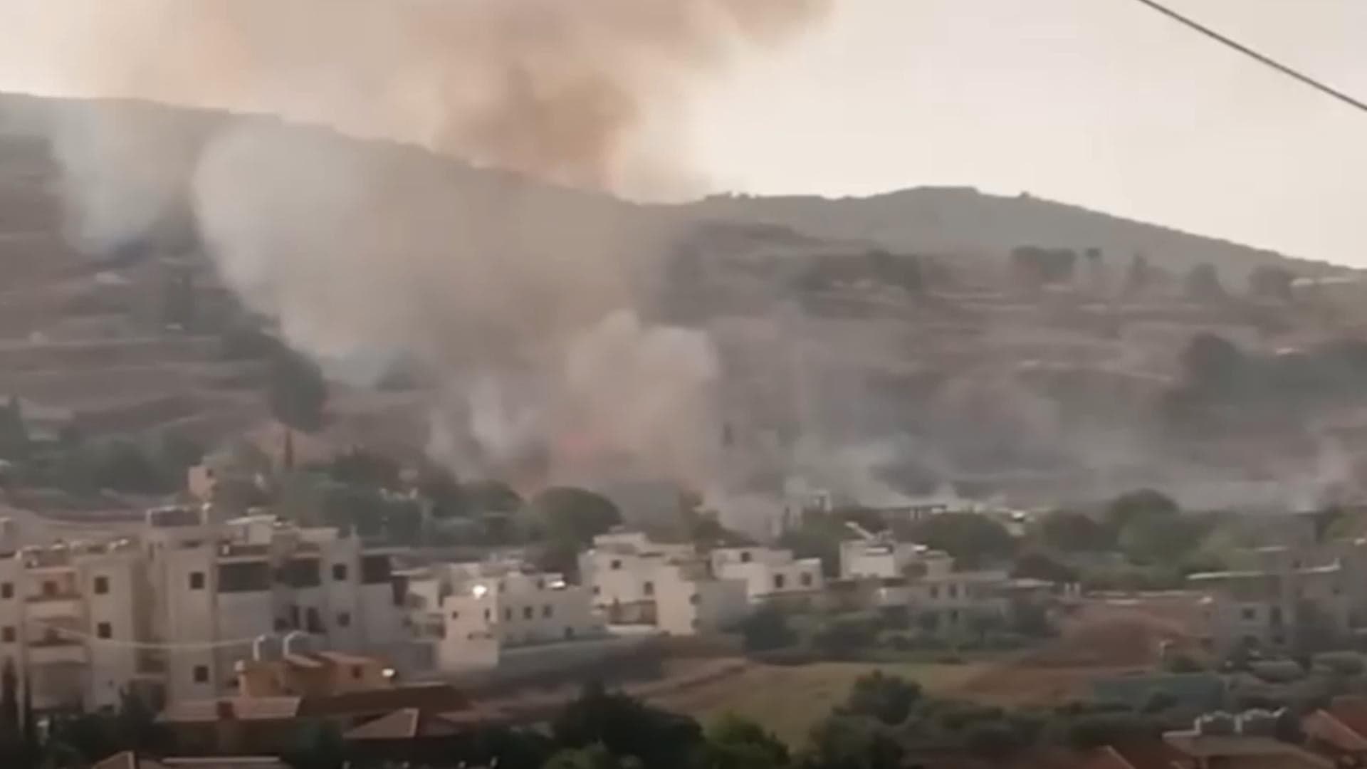 انفجار ذخائر قديمة خلال إخماد حريق في جنوب لبنان