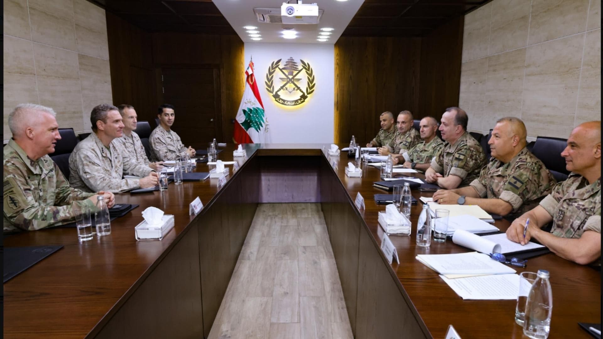 لقاء بين قائد الجيش والوفد الأمريكي حول الأوضاع الأمنية في الجنوب