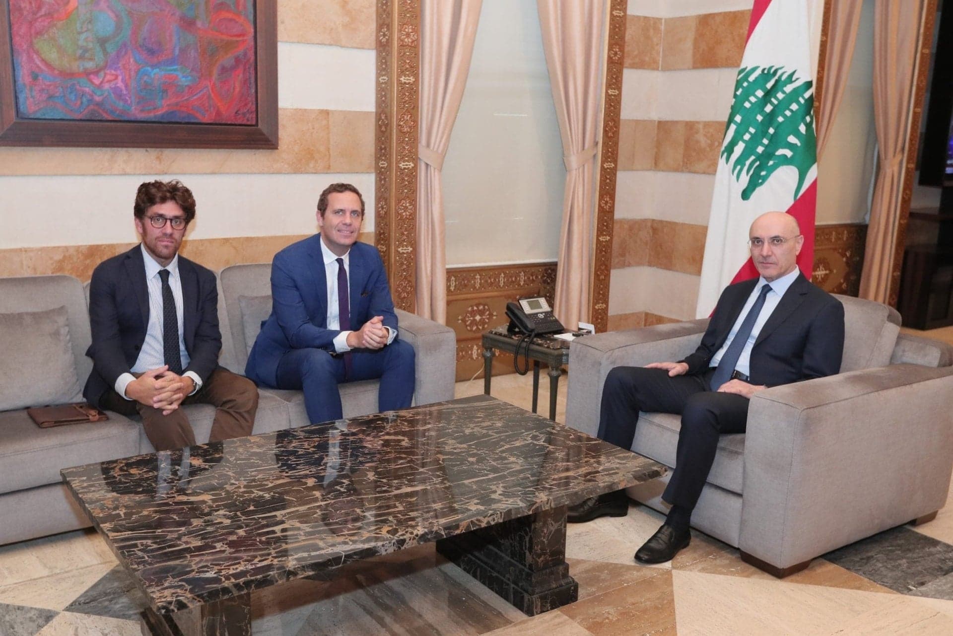 الحجار يناقش التعاون الأمني مع مسؤول أوروبي