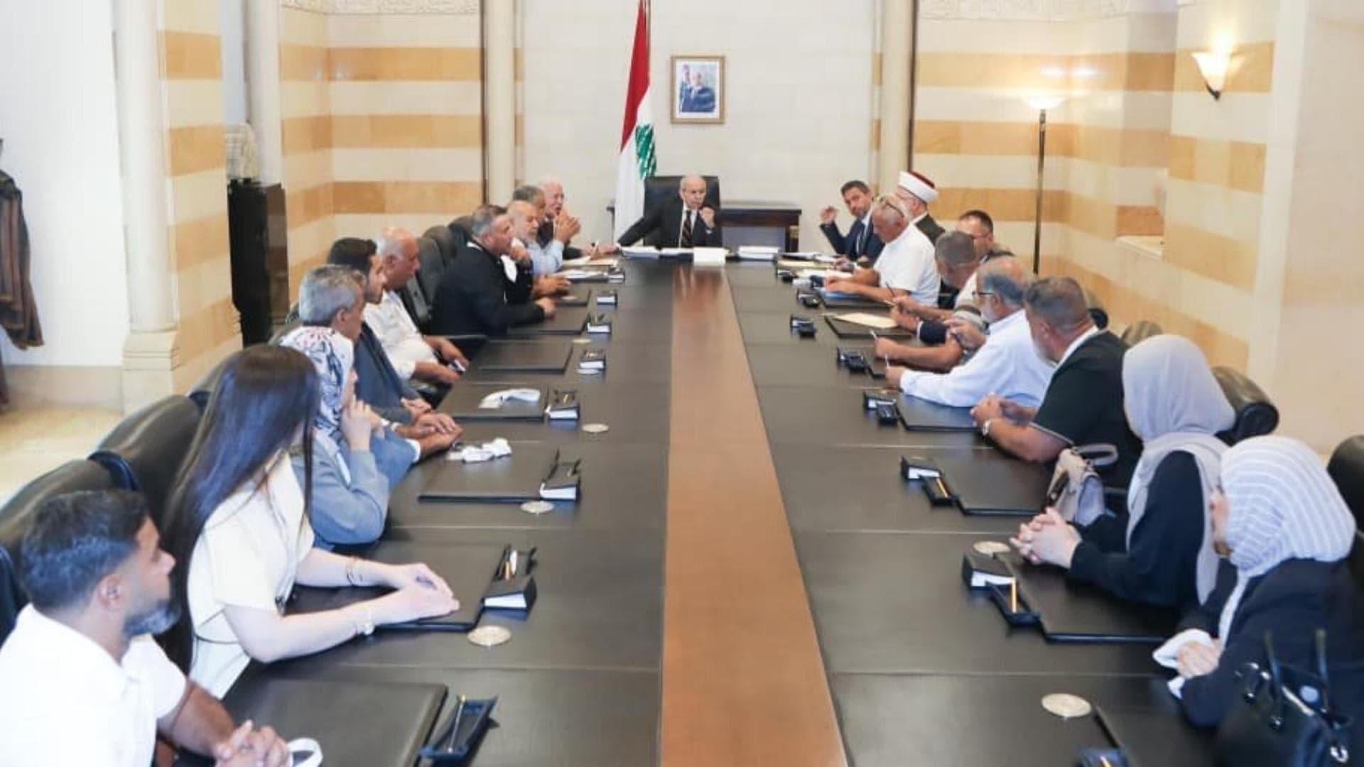 سلام يستقبل وفد رؤساء البلديات الحدودية