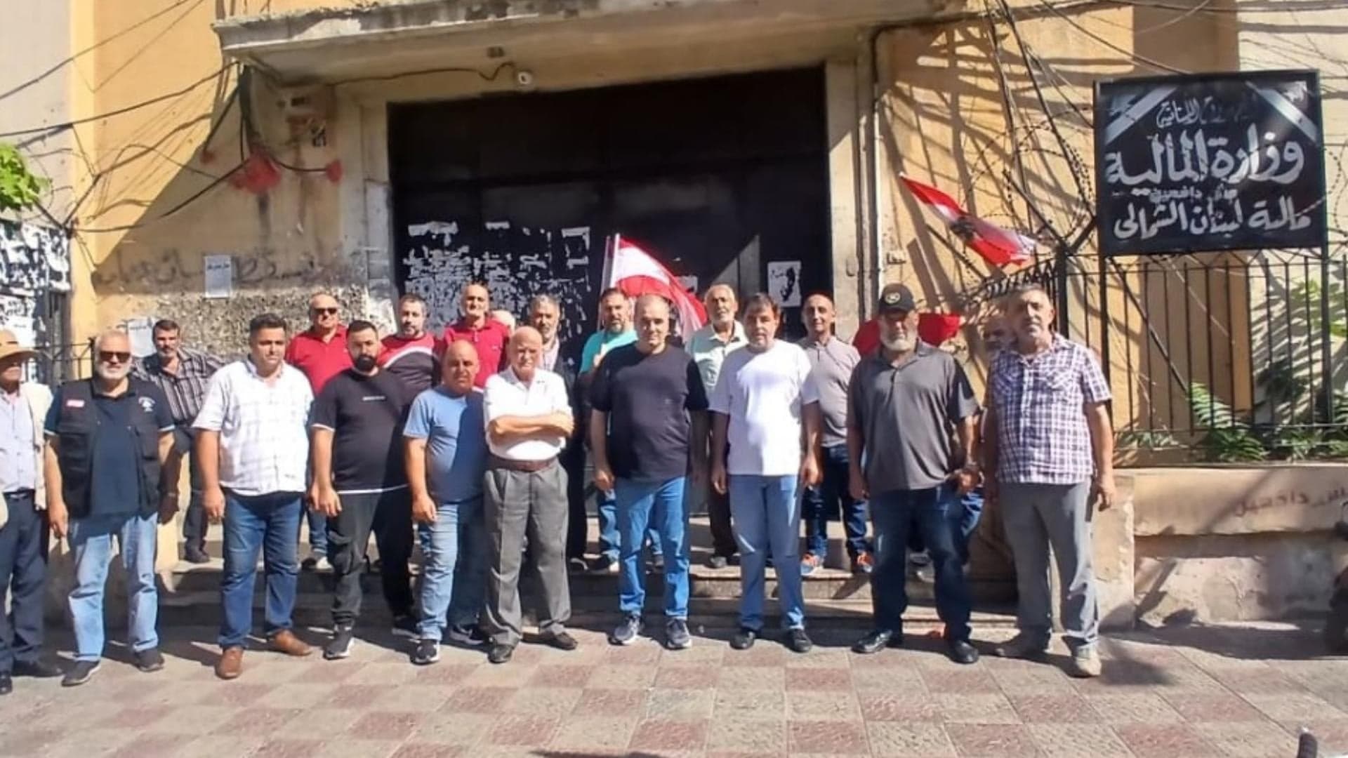 تظاهر متقاعدو الجيش أمام مالية طرابلس