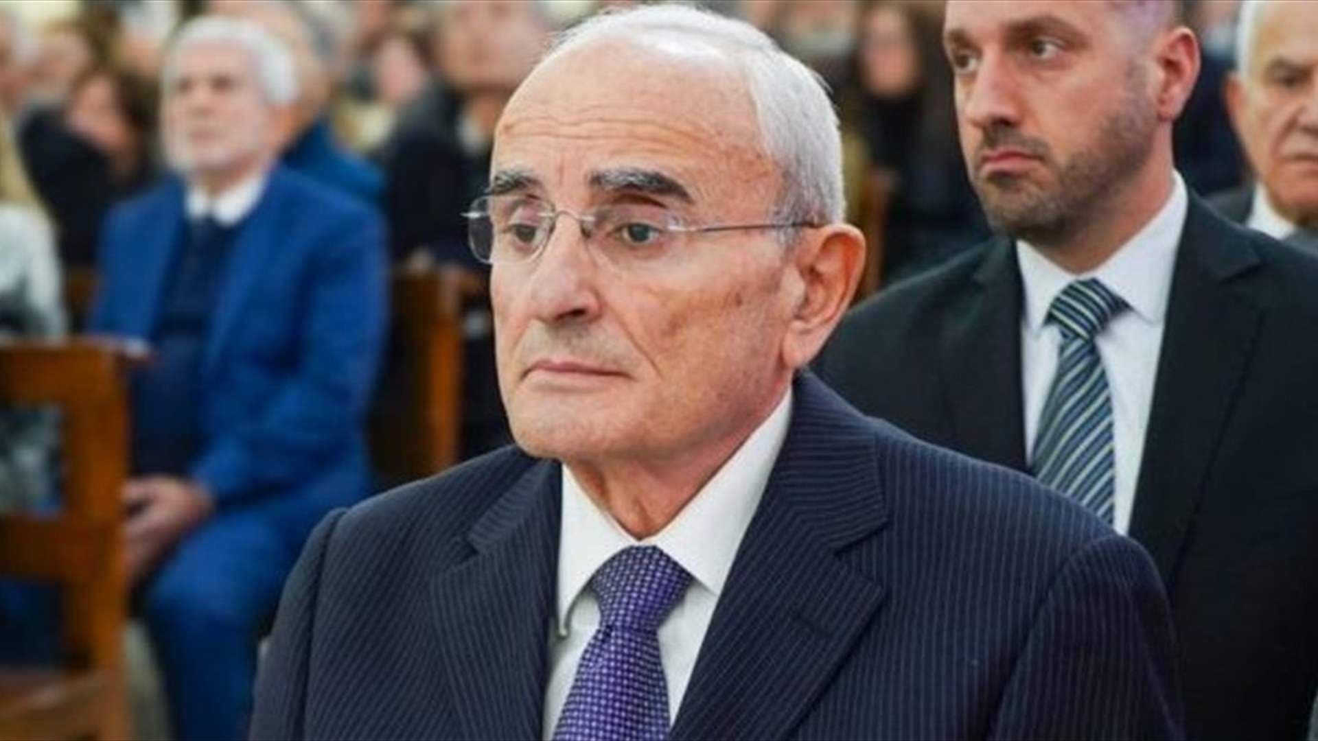وزير الدفاع يركز على استعادة السيادة