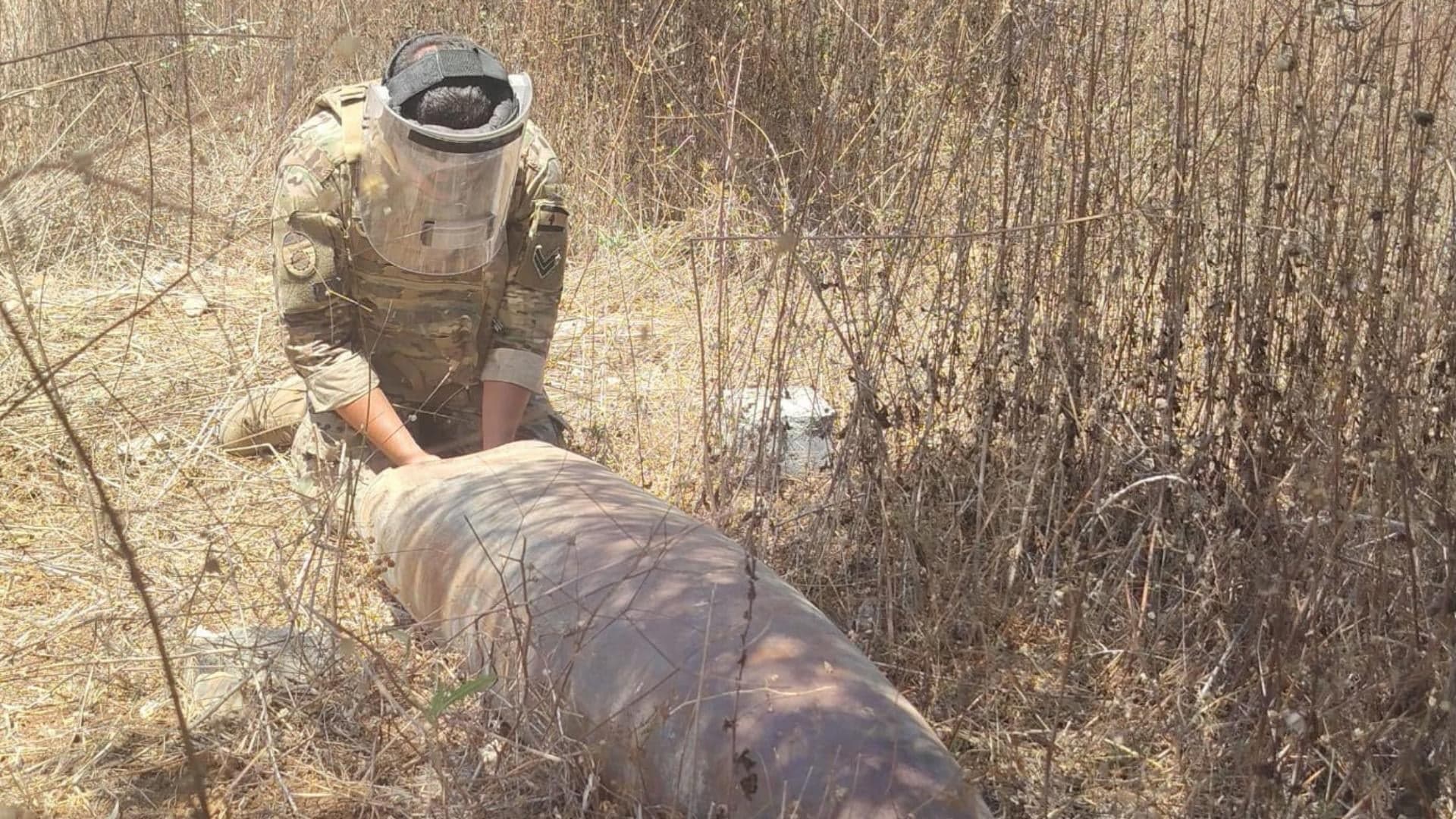 Photos: Removing unexploded munitions in the south