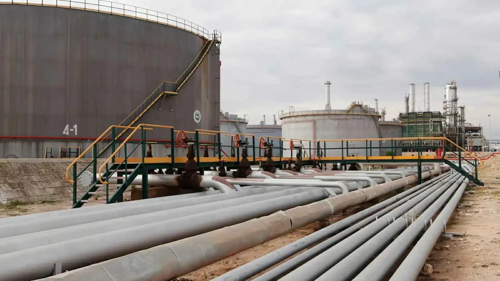 مسيرة تهاجم مصفاة الزاوية بلا إصابات