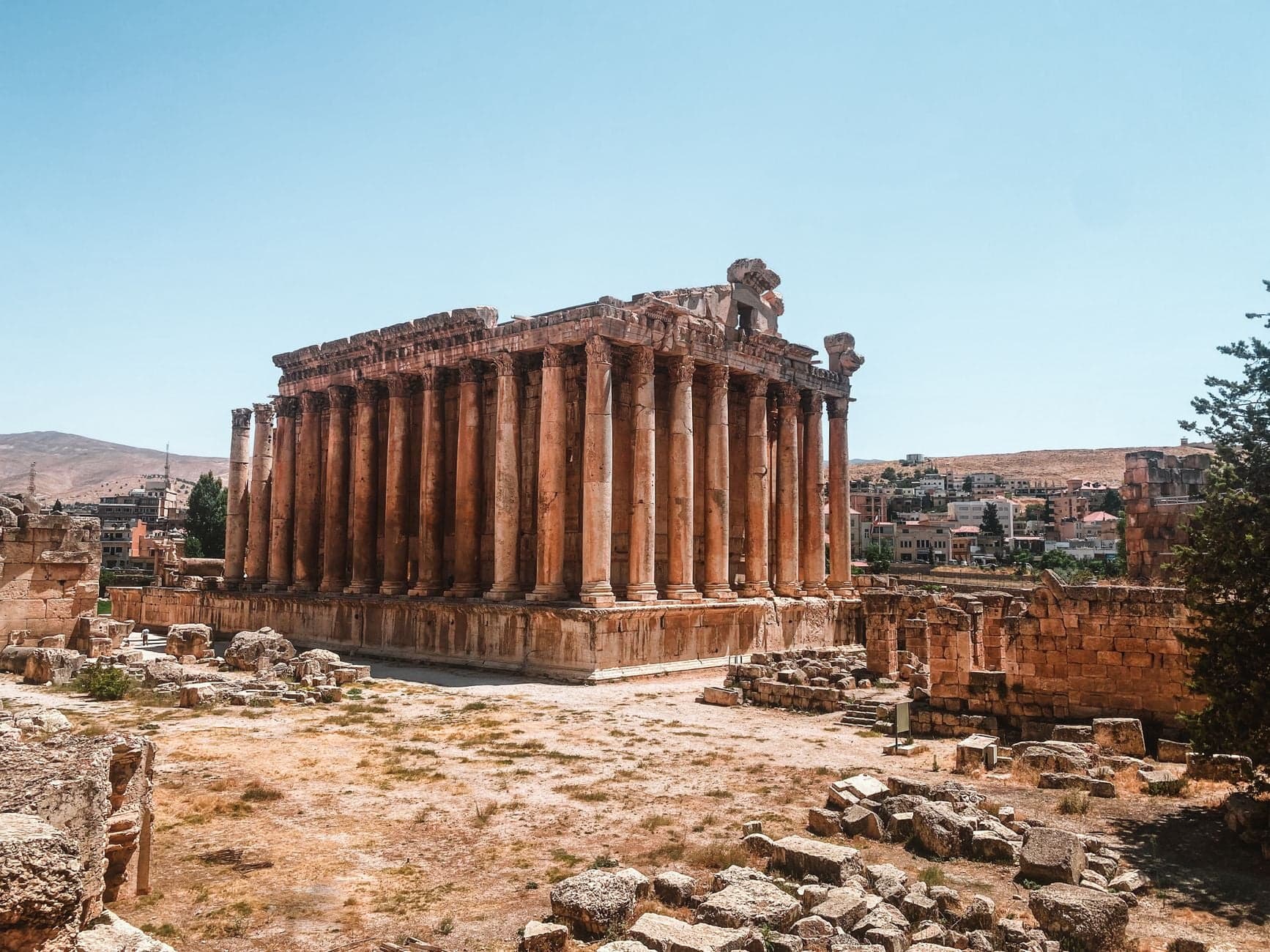 War disrupts tourism but hope for Christmas