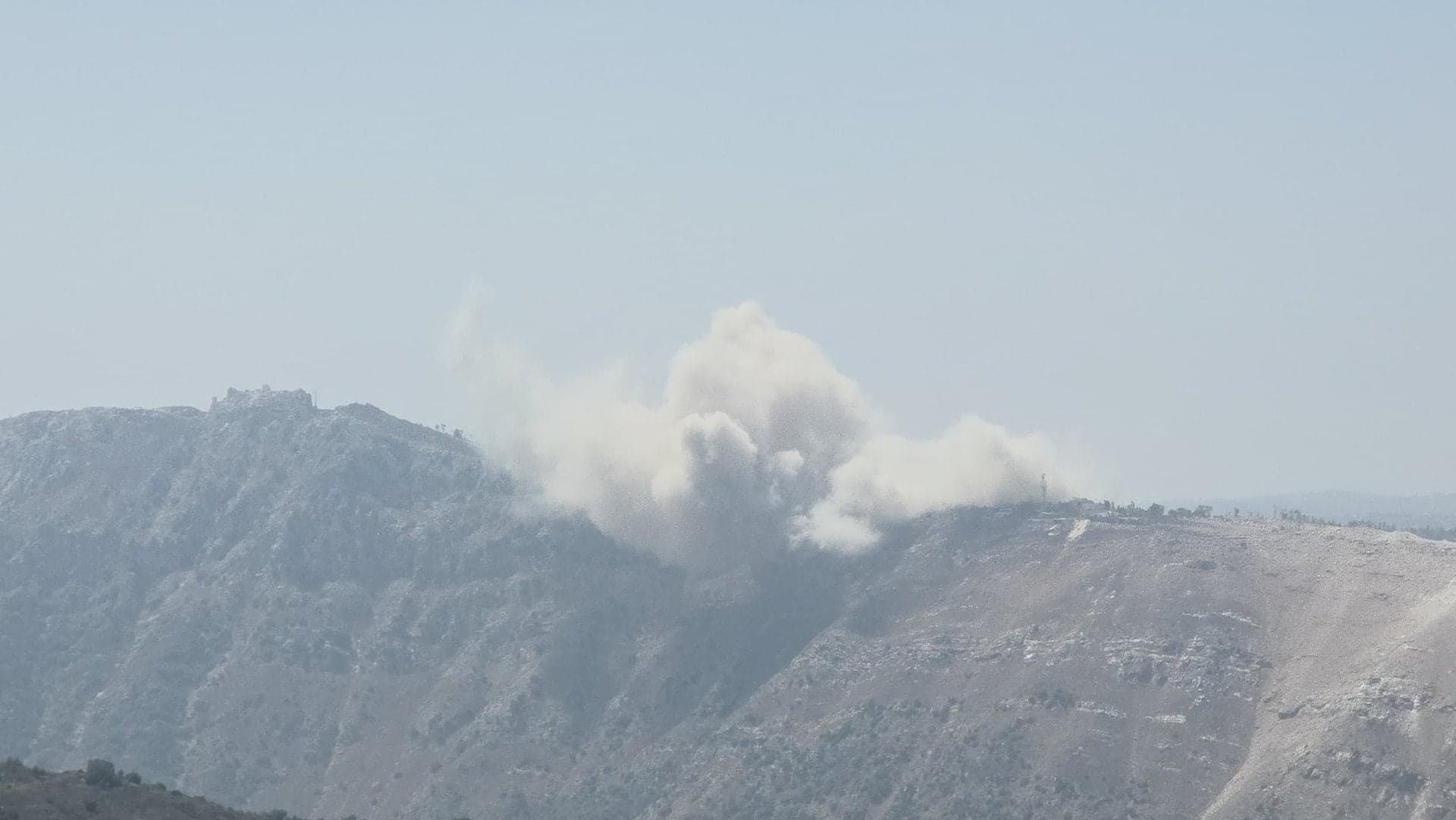 الجيش الإسرائيلي ينفذ تفجيرين في النبطية