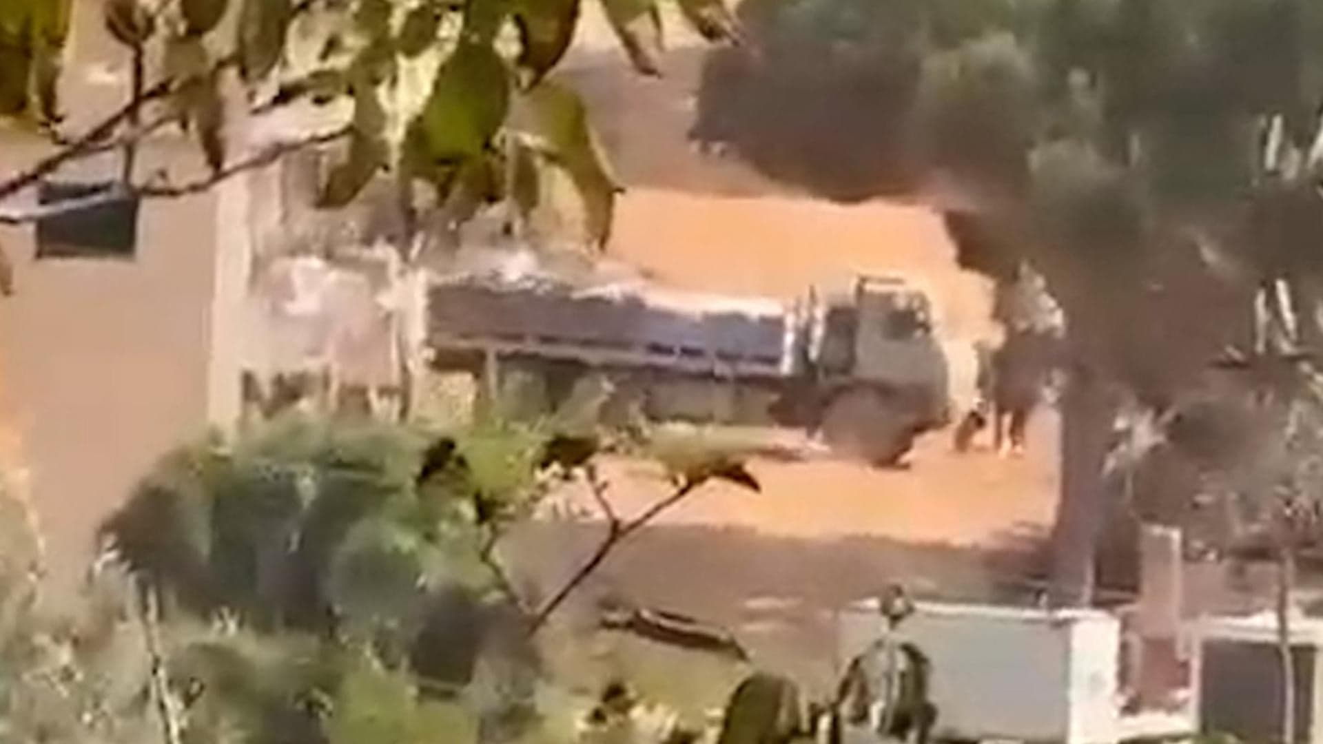 تفخيخ المباني بين زوطر الشرقية والغربية