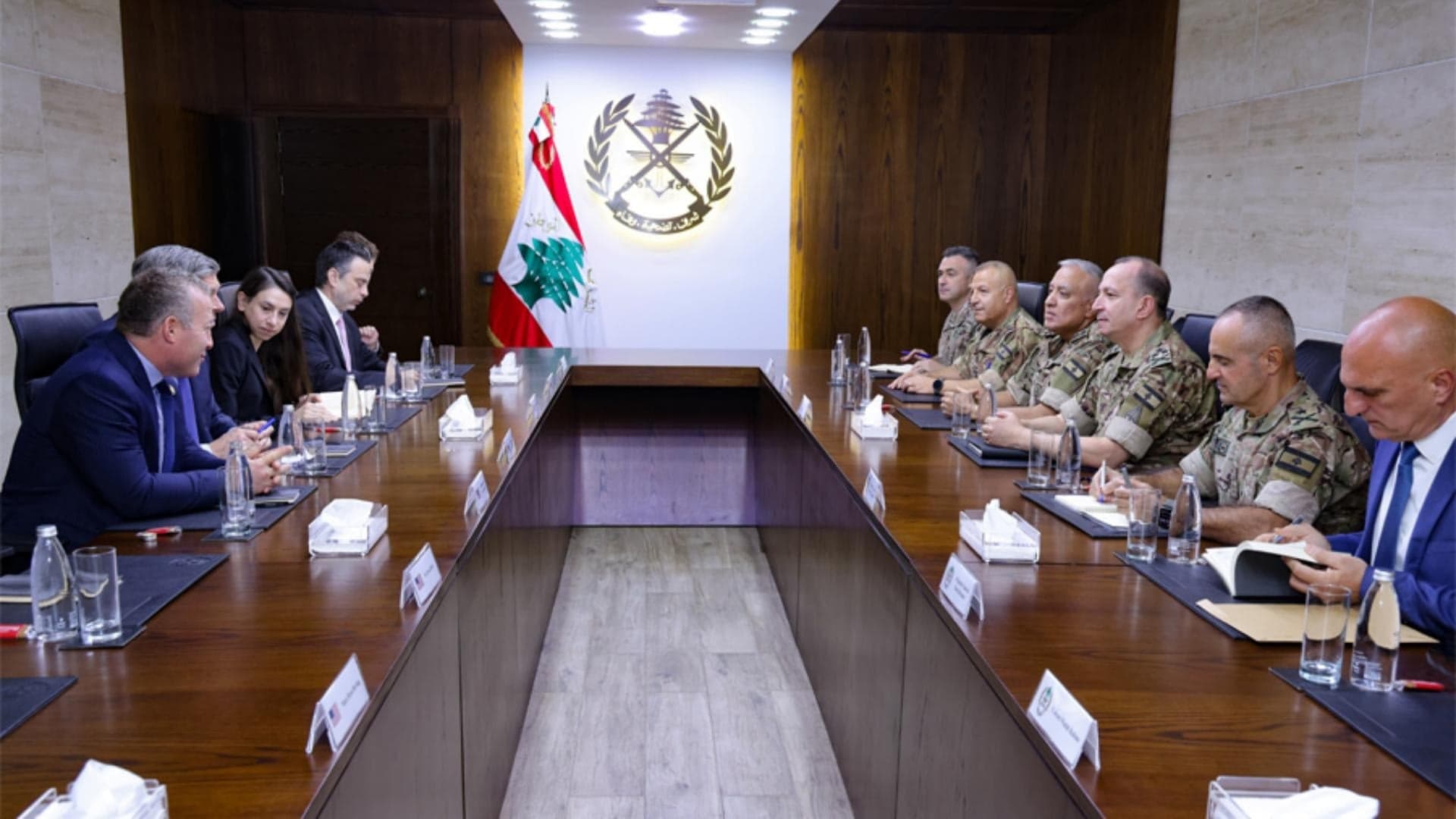 Army commander reviews updates with US Congress members