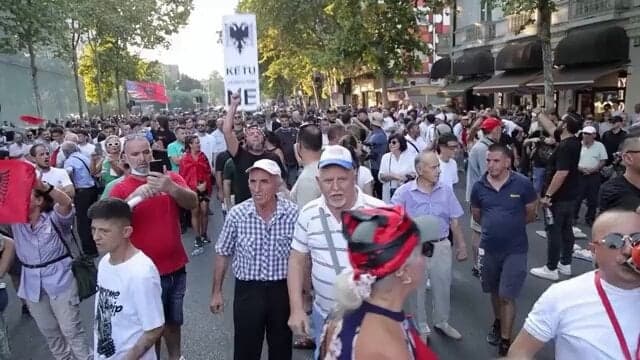 احتجاجات في ألبانيا على مشروع ترامب