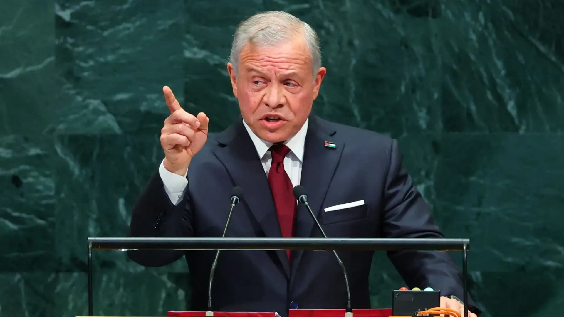 Jordanian King: Threats to borders and water threaten national security