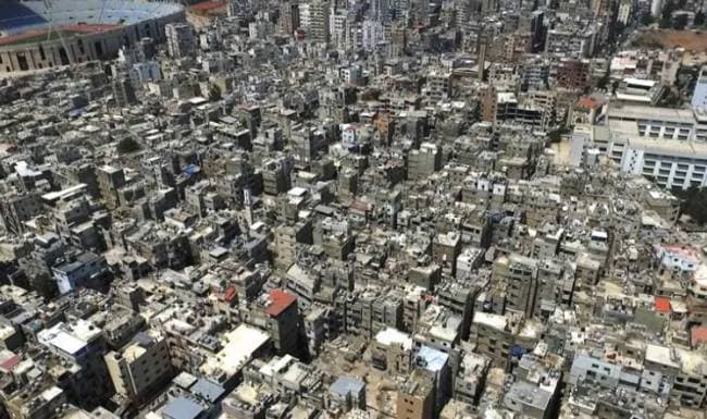 محتجون من فلسطينيي سوريا أمام الأونروا