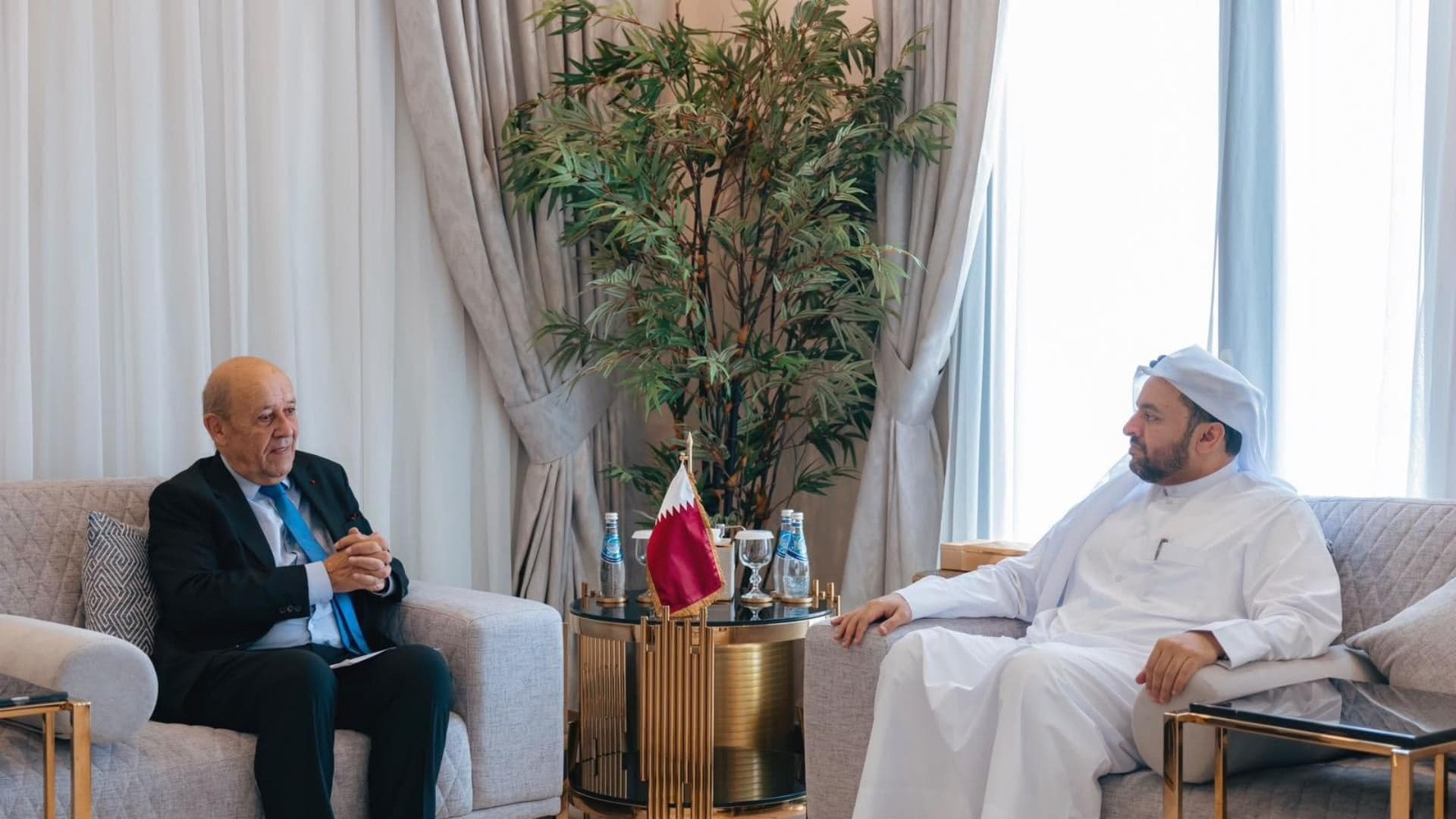 قطر وفرنسا تناقشان دعم لبنان