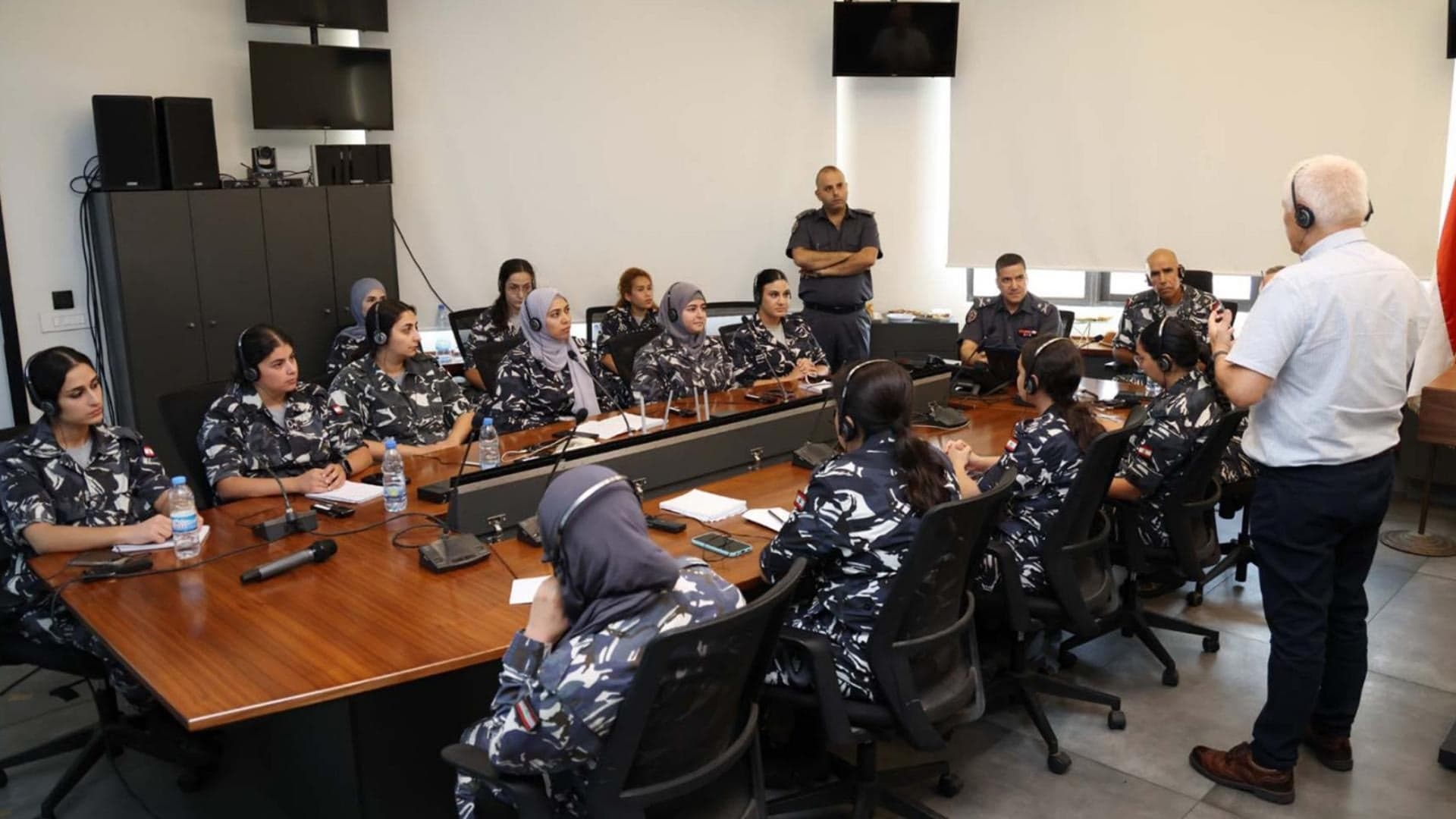 تخرج عناصر الأمن من دورة تدريبية بريطانية