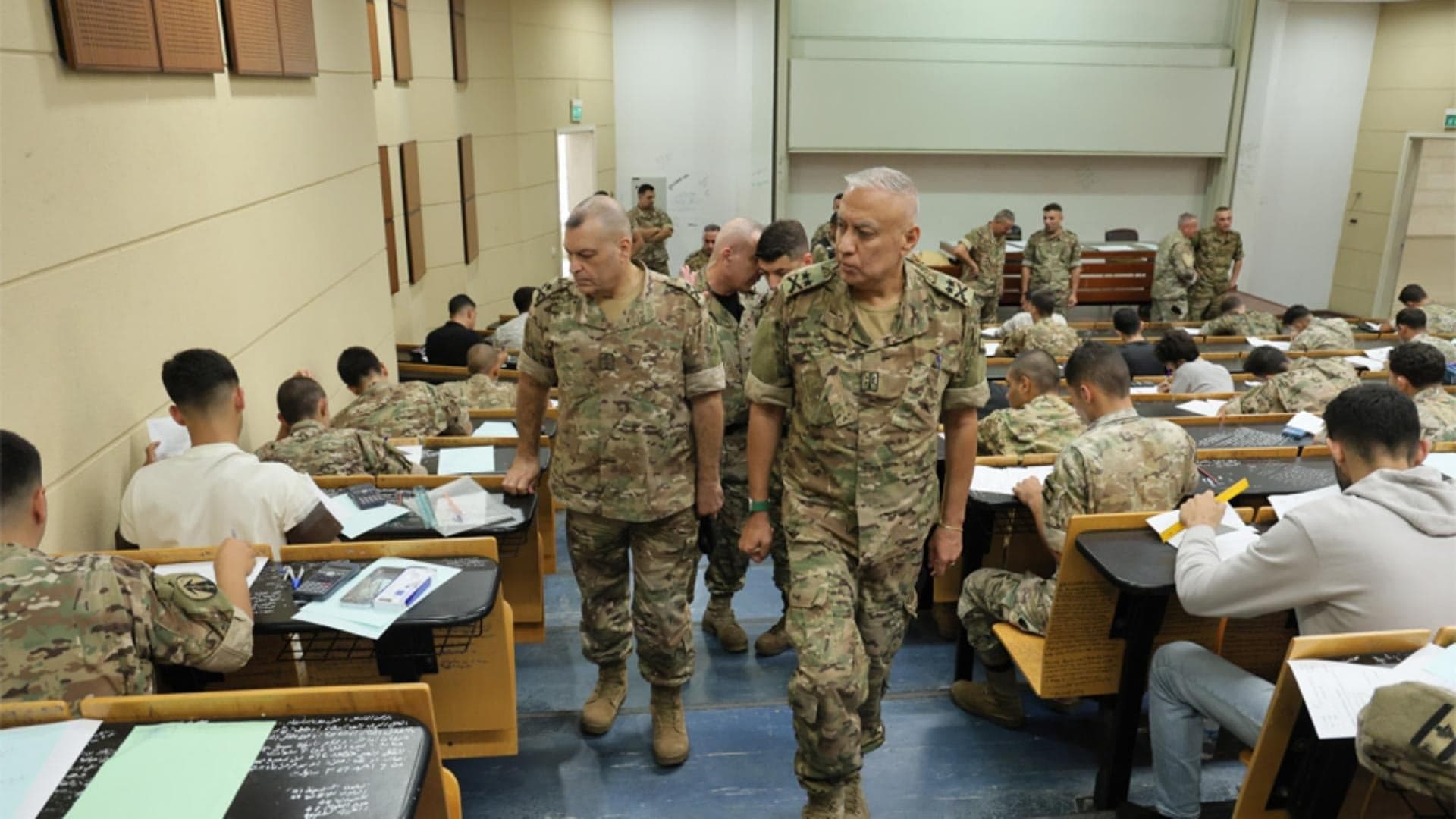 Chief of Staff reviews volunteer tests at Lebanese University